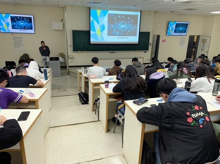 長庚大學工學院調整電子工程概論為實務授課，邀請業界專家演講。