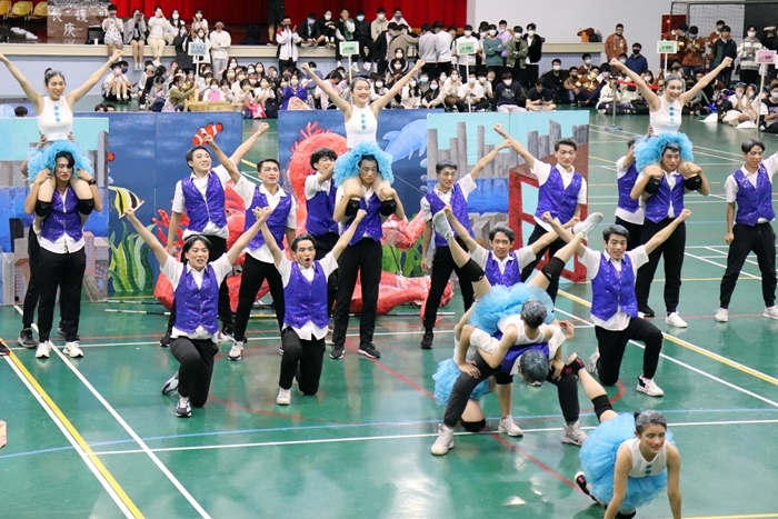 「創意啦啦舞」競賽在長庚大學體育館登場，每支隊伍皆有精彩表現。